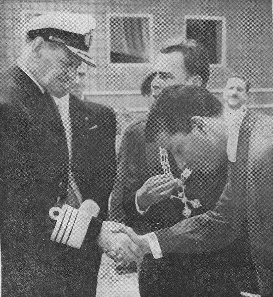 پرونده:Frederick IX KingDenmarkFactoryIran.jpg