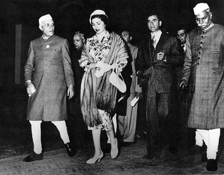 پرونده:ShahNehruSoraya 2.jpg