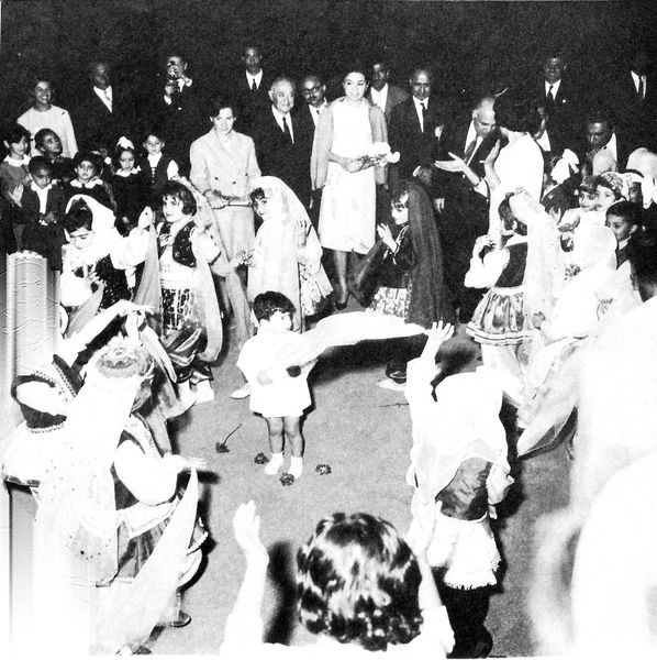 پرونده:CrownPrinceRezaPahlavi2ndBirthday.jpg
