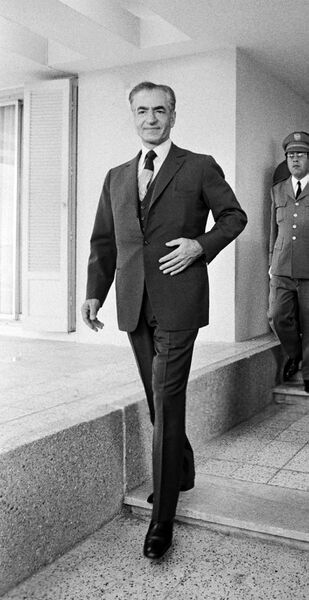 پرونده:ShahanshahAlgeriaSheikhZayeBinSultan UAE leader1353.jpg