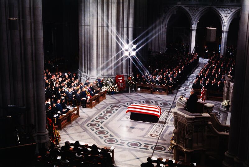 پرونده:ShahanshahNIXONBaudouinKingBelgiumChurchCeremony1969b.jpg