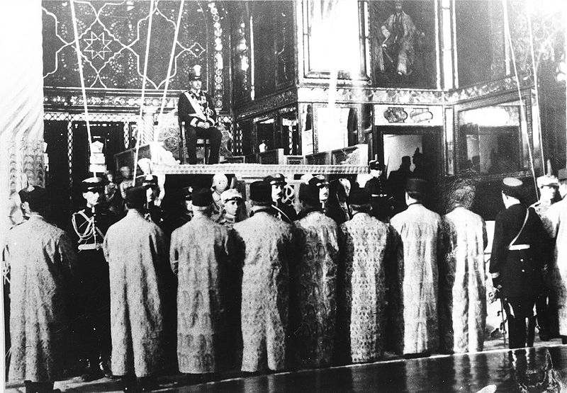 پرونده:RezaShahBozorgCoronation3.jpg