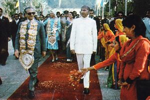 ShahanshahShahbanouLahoreZulfikarAliBhutto19Esfand1354.jpg