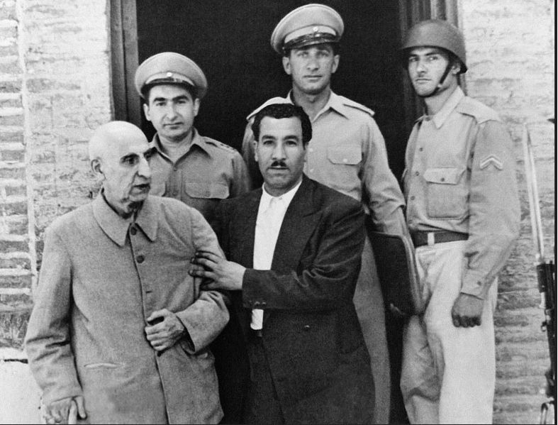 پرونده:MossadeghTrial1a1.jpg