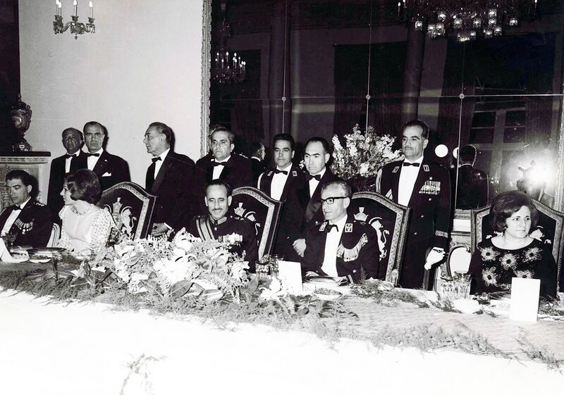 پرونده:ShahanshahPresidentIraqGolestanPalace1346.jpg