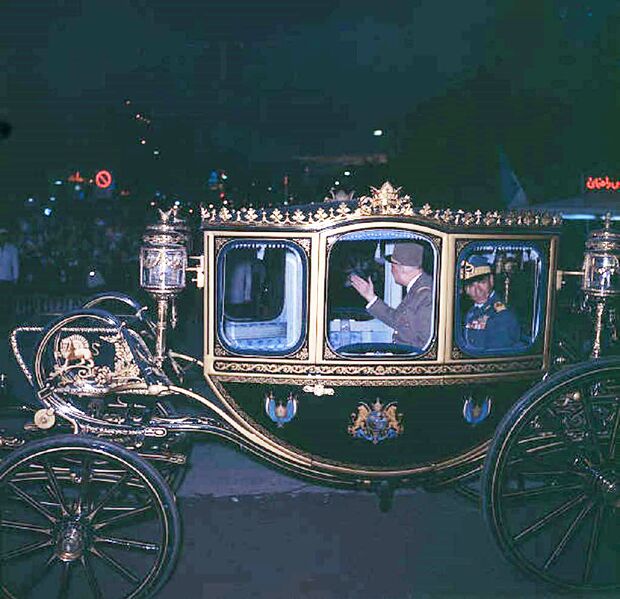 پرونده:ShahanshahPresidentdeGaulleTehran1342b.jpg