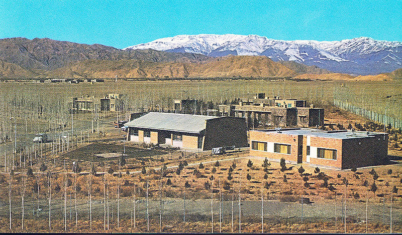 پرونده:Oilpumping station shahrood.jpg