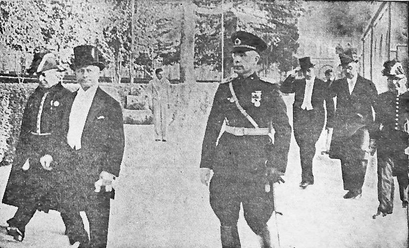 پرونده:CrownPrincePahlaviWeddingTurkeyDelegation2.jpg