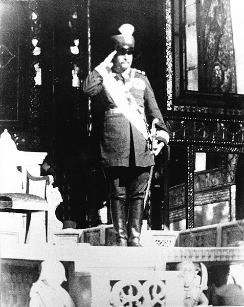 پرونده:RezaShahBozorgCoronation4.jpg