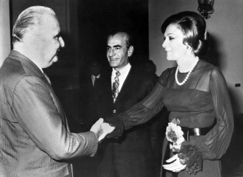 پرونده:ShahanshahShahbanouPresidentFrancePompidou1352d.jpg