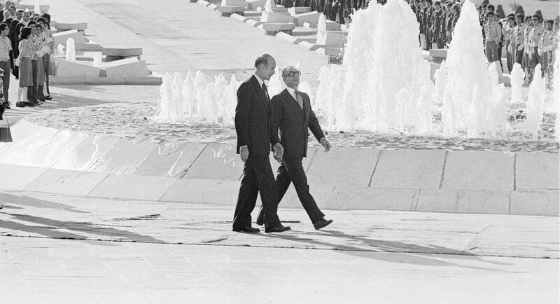 پرونده:ShahanshahAryamehrGiscard d’EstaingTehranShahyadMehr2535n.jpg