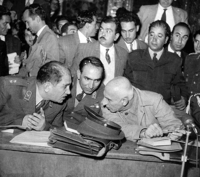 پرونده:MossadeghTrial6c1.jpg