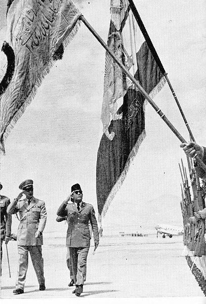 پرونده:Shahanshah va GeneralSukarno.jpg