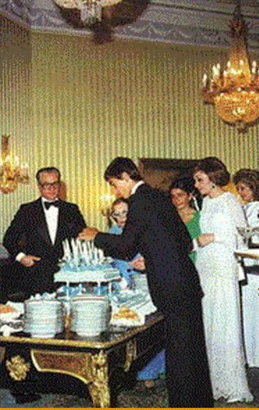 پرونده:ShahanshahValiahdBirthday9Aban2536.jpg