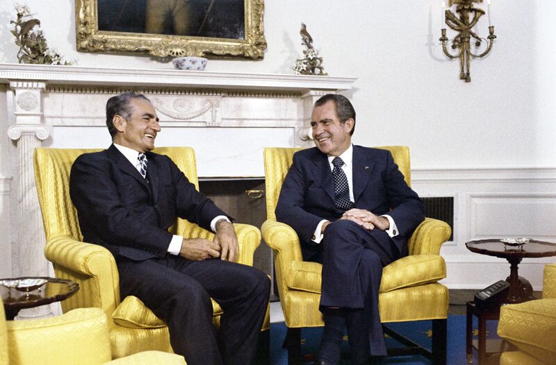 پرونده:ShahanshahAryamehrPresidentNixonOvalOfficeAmordad1352.jpg
