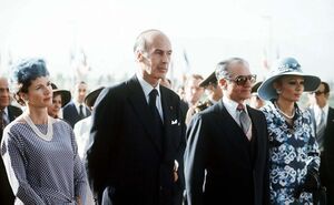 ShahanshahAryamehrValéry Giscard d’EstaingTehranArrivalMehr2535.jpg