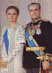 ShahanshahAryamehr va Shahbanou2b.jpg