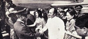 ShahanshahShahbanouEslamAbadPresidentPakistanArrival17Esfand1354a.jpg