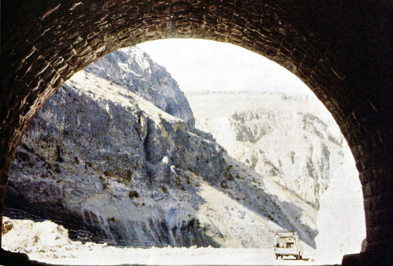 پرونده:Tunnels andRoadsIran1.jpg