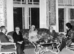 ShahanshahAryamehrLeonePresidentItalyGolestanPalaceAzar1353.jpg