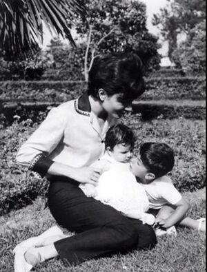 ShahbanouCrownPrince Farahnaz1342.jpg