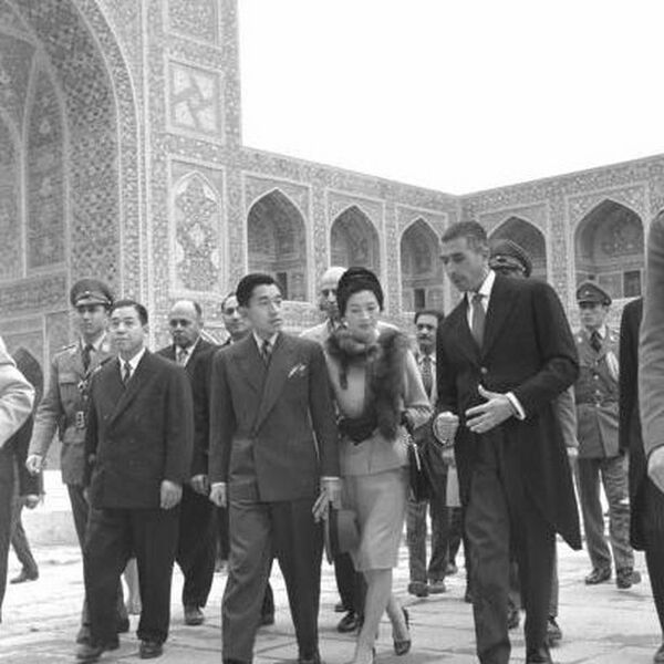 پرونده:CrownPrinceAkihitoPrincessMichikoVisitEspahanAbaan1339d.jpg