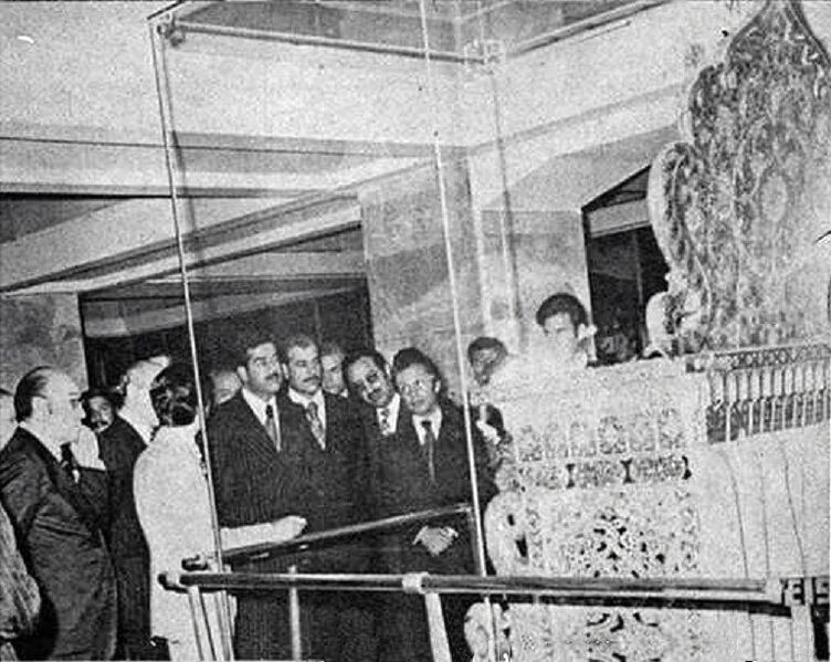 پرونده:BankMelliMuseumRoyalJewelrySaddam1354a.jpg