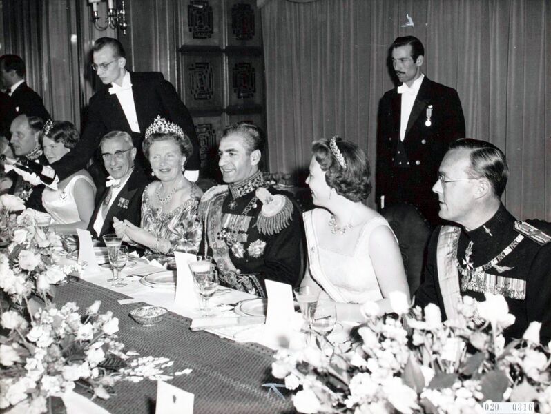 پرونده:ShahanshahQueenNetherlandsOfficialDinner1338g.jpg