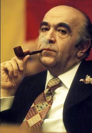 HoveydaPrimeMinister1353b.jpg