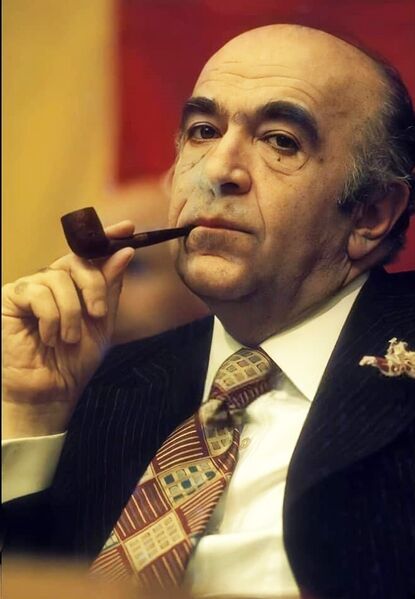 پرونده:HoveydaPrimeMinister1353b.jpg