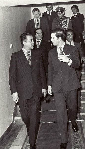 پرونده:JamalHadadViceGovernorBankMarkaziIranPrinceCharlesEsfand1353a.jpg