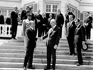 Shah va KurtKiesinger Bonn1346 2.jpg