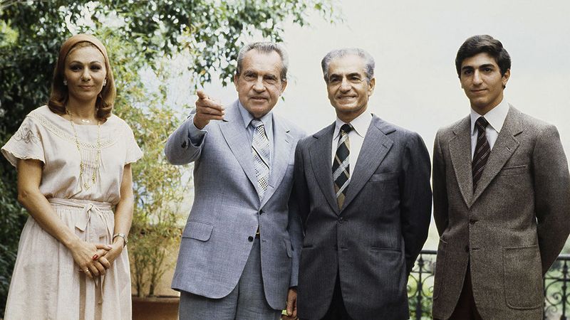 پرونده:HIMShahanshahAryamehrPresidentNixonMexico2538Shahanshahi.jpg