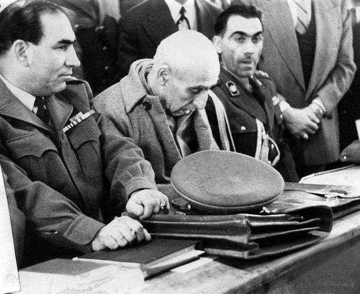 پرونده:MossadeghTrial25g.jpg