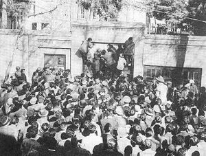 Esfand1331demoagainstMossadeh.jpg