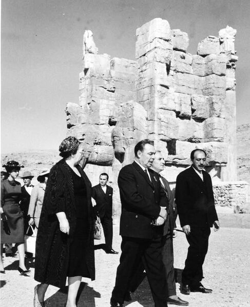 پرونده:LeonidBrezhnevVisitingPerspolice29Abaan1342.jpg