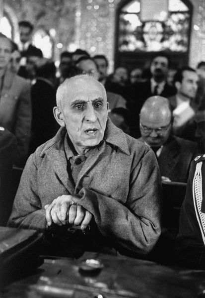 پرونده:MossadeghTrial5b.jpg