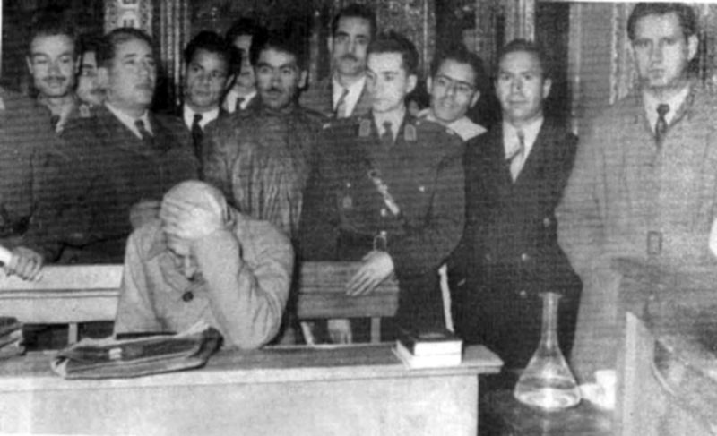 پرونده:MossadeghTrial32b.jpg
