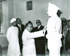 IndianPresidentVisitIranBaastanMuseum1342b.jpg