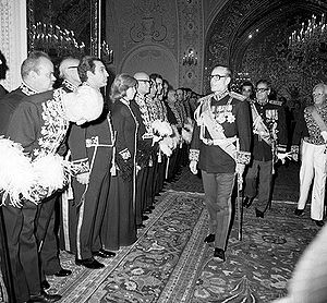 ShahanshahAryamehr GeneralAzhariCabinet1357.jpg