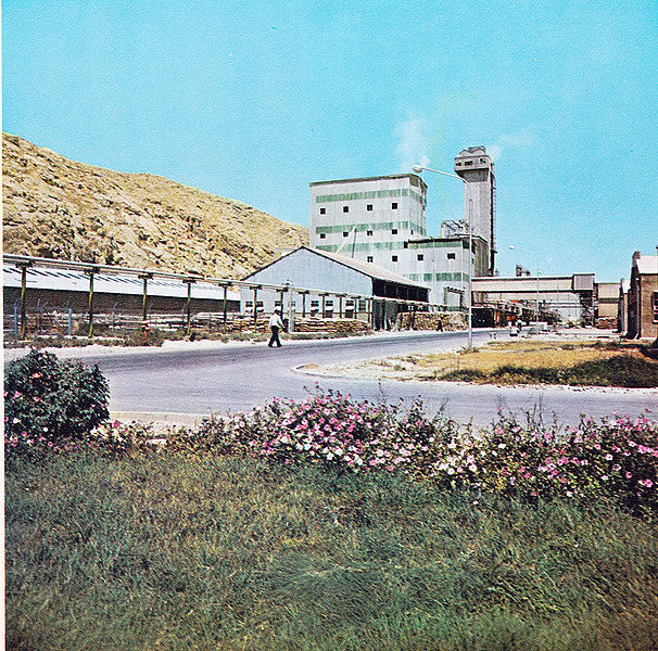 پرونده:Shiraz fertilizer factory.jpg