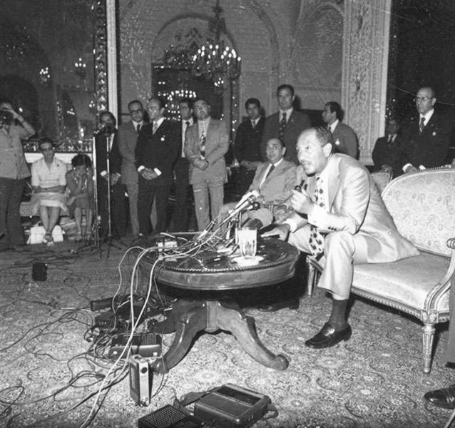 پرونده:PresidentSaadatInterviewAlahramTehran2535.png