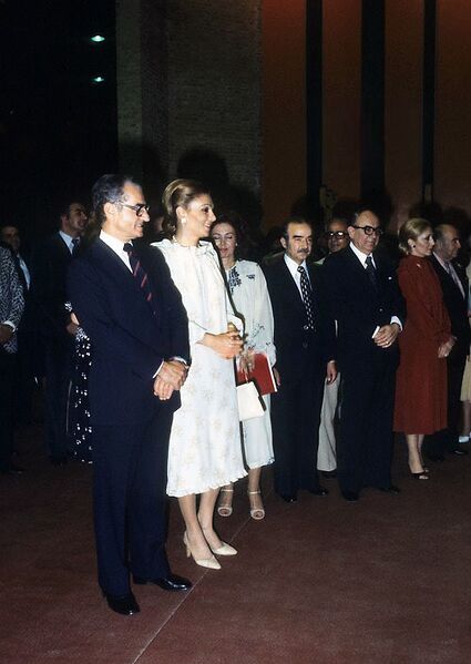 پرونده:ShahanshahShahbanouRezaPahlaviSchool2537a6.jpg