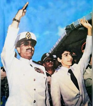 ValiahdRezaPahlaviEgyptPresidentSadat1354f.jpg