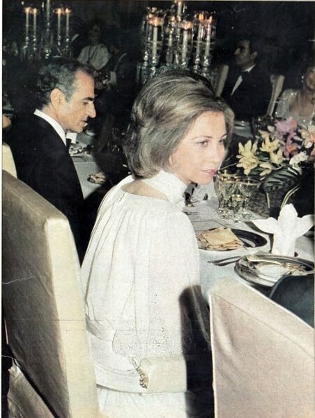 پرونده:ShahanshahAryamehrPrincessSofiSpainNiavaranPalace1354P.jpg
