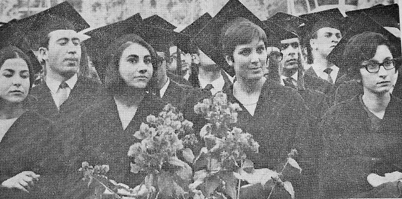 پرونده:TehranUniversityGraduates1352.jpg