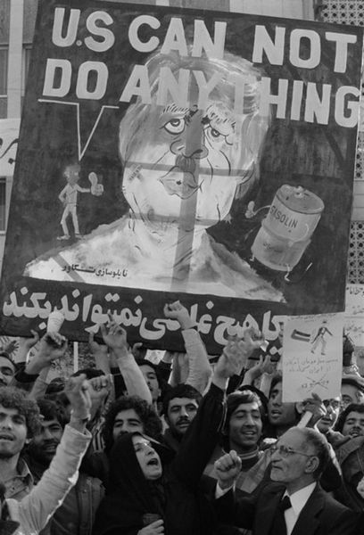 پرونده:AmericanEmbassyOccupation13Aban1358a18.jpg