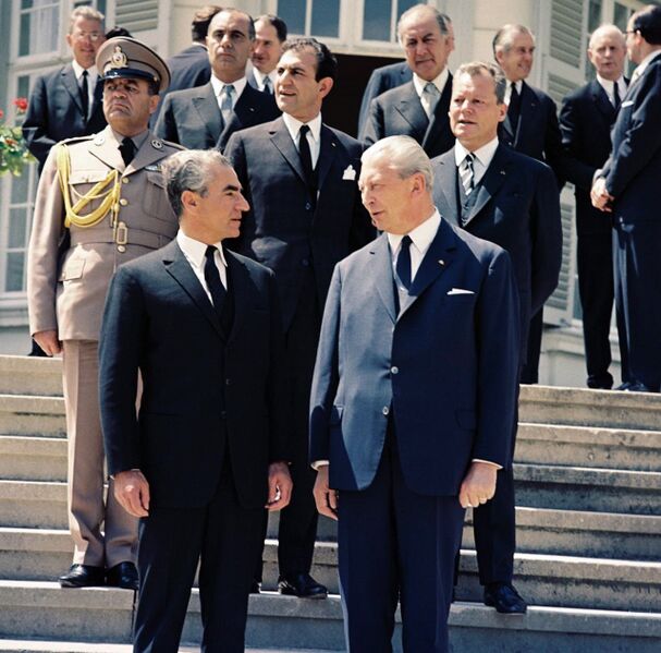 پرونده:ShahanshahAryamehrKurtKiesingerKanzlerKhordad1346.jpg
