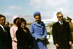 ShahanshahShahbanouPresidentIraqWifeArrival23Esfand1345.jpg