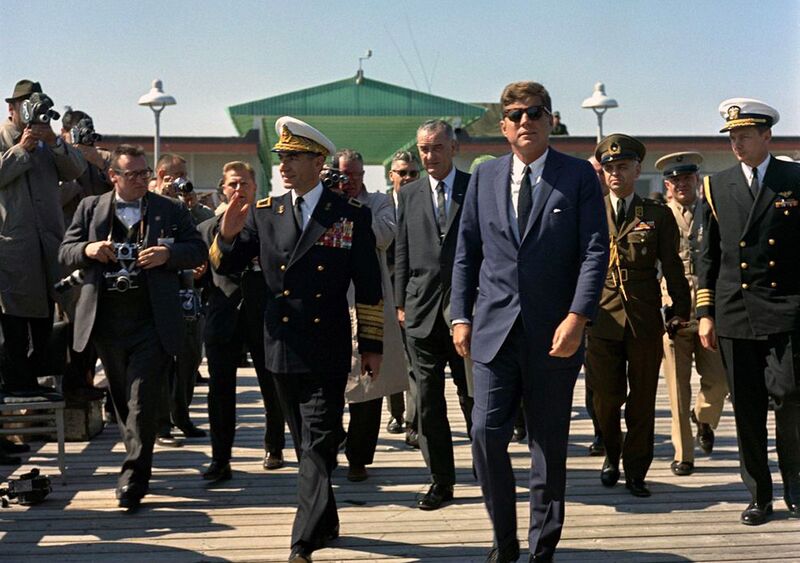 پرونده:ShahanshahUSMilitaryNorthCarolinaJFK1962.jpg